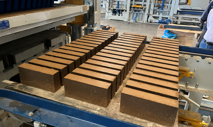 ZN1500 Makina Opangira Njerwa Mwathunthu Amapatsa Mphamvu Kum'mawa kwa China Makasitomala Ogwiritsa Ntchito Sludge Resource